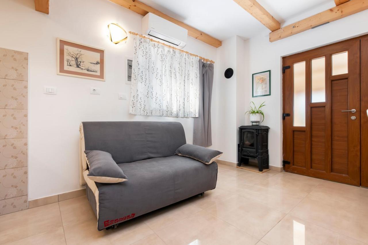 Casetta In Campagna Rovinj Exterior photo